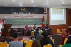 Presentasi materi oleh narasumber Dosen Sastra Indonesia Unas, Dr. Wahyu Wibowo, S.S., M.M.