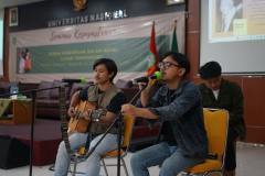 Penampilan musik dari  mahasiswa Sastra Indonesia