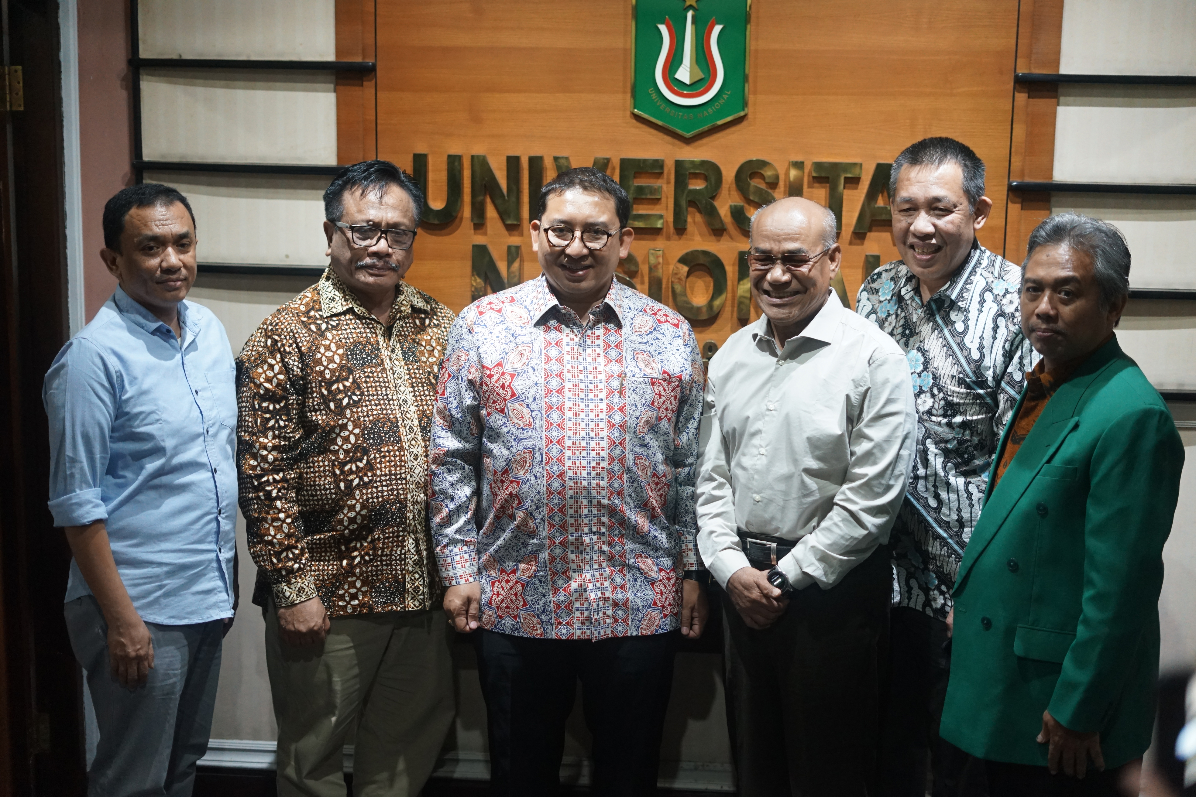 Foto bersama Faldi Zon ketua Umum DPN HKTI dan Rektor Universitas Nasional Dr.Drs. El Amry Bermawi Putera, M.A saat mengisi acara Seminar Nasional Kewirausahaan Nasional ISMPI di Universitas Nasional Jakarta (10/7).