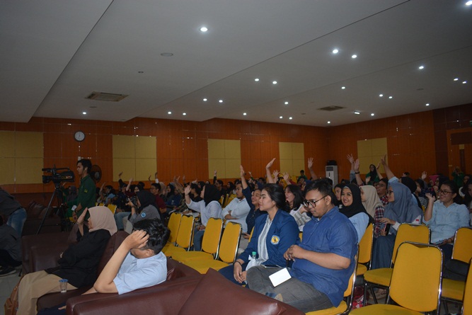 Antusiasme para peserta, pada seminar nasional commweeks HIMAKOM, di Aula UNAS, Rabu (24-4).