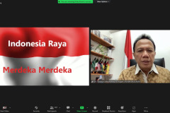 Menyanyikan lagu Indonesia Raya dalam pembukaan seminar nasional