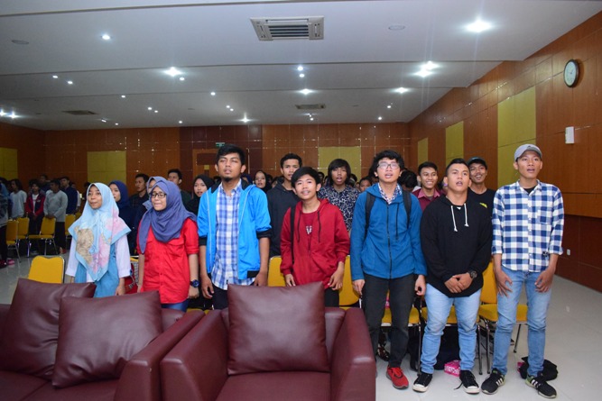 Seminar Nasional Internet of Things-Smarter Way To Live in Education (4)