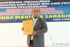 Dr. Hendra Maujana Saragih, S.I.P., M.Si.  setelah di nyatakan lulus dengan predikat sangat memuaskan