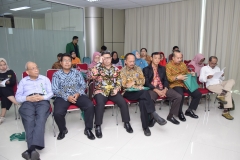 para tamu undangan sedang menyaksikan sidang senat terbuka Dr. Any Hindrianty, di Jakarta (21/3).