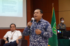 Presentasi materi narasumber, Dosen Universitas Pembangunan Nasional Veteran Jakarta, Dr. Hartanto