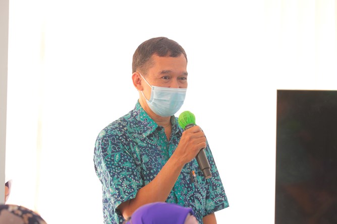 Dekan Fakultas Biologi Dr. Tatang Mitra Setia, M.Si. saat memberikan sambutan dalam acara Simulasi Akreditasi Program Studi Biologi Rabu, 2 Maret 2022 di ruang seminar selasar lantai 3