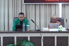 Sesi pembacaan doa sebelum acara dimulai, di Ruang Rapat  Seminar Menara UNAS Ragunan Jakarta, Senin, 04 Maret 2024.