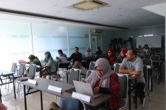 Para Dosen sedang mengikuti kegiatan yang berlangsung dalam acara Simulasi Internal ISK Universitas Nasional, di Ruang Seminar Blok I Lt 3 Rabu, 12  April 2023