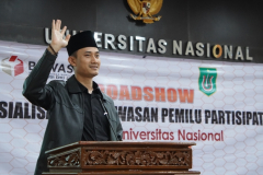 Ketua BAWASLU Provinsi DKI Jakarta Munandar Nugraha sedang memberikan sambutannya dalam sosialisasi pemilu partisipatif BAWASLU dan Biromawa di Aula Blok I Lantai IV Unas, Rabu, 15 November 2023.