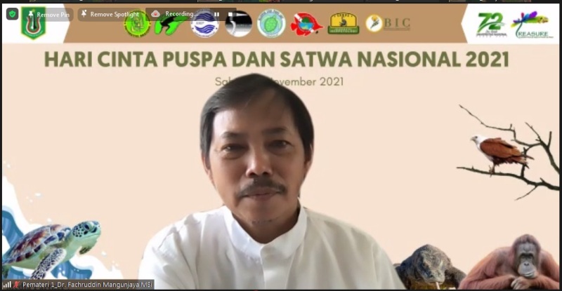 Narasumber Utama ke-1 Dr. Fachruddin Mangunjaya, M.Si., memberika materi pada talkshow Himabio peringati Hari Cinta Puspa dan Satwa Nasional (6/11/2021)