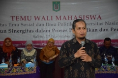Wakil Dekan FISIP Dr. Aris Munandar, M.Si saat menjelaskan akademik di hadapan orang tua mahasiswa