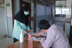 Tes urin dalam seleksi penerimaan mahasiswa baru Unas semester genap tahun akademik 2022/2023 gelombang 1