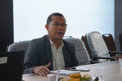 Ketua UPT Inkubator Wirausaha Mandiri, Drs. Suadi Sapta Putra, M.Si., M.Si.M., dalam TOT Pendampingan Penulisan Proposal PKM-K Dosen Kewirausahaan