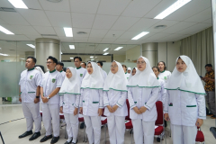 Menyanyikan lagu Indonesia Raya, Mars Unas, Mars PPNI dan Mars IBI dalam pembukaan kegiatan Ucap Janji Kepaniteraan, di Ruang Seminar Menara Ragunan, Jumat, 13 Oktober 2023.