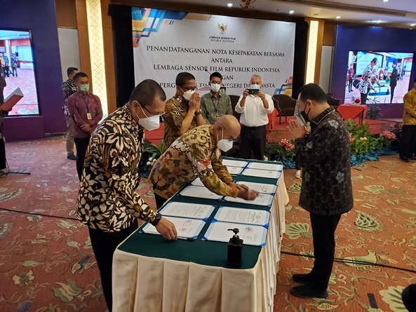 Penandatanganan Nota Kesepakatan Bersama (MoU) Universitas Nasional dengan Lembaga Sensor Film (LSF) pada Rabu, 31 Maret 2021 di Hotel Sahid Jakarta