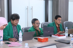 Para pimpinan Fakultas Hukum dalam kegiatan Visitasi Pengajuan Prodi Doktoral Hukum, di Ruang Rapat Cyber UNAS, Rabu, 17 Februari 2024. 
