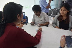 Mahasiswa sedang berdiskusi dalam kegiatan Visiting Lecturer, di Ruang Seminar Selasar lantai III, Sabtu, 01 Juli 2023