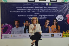 Antonietta-Sireci-Moderator-Kegiatan-The-22nd-Week-of-The-Italian-Language-in-The-World