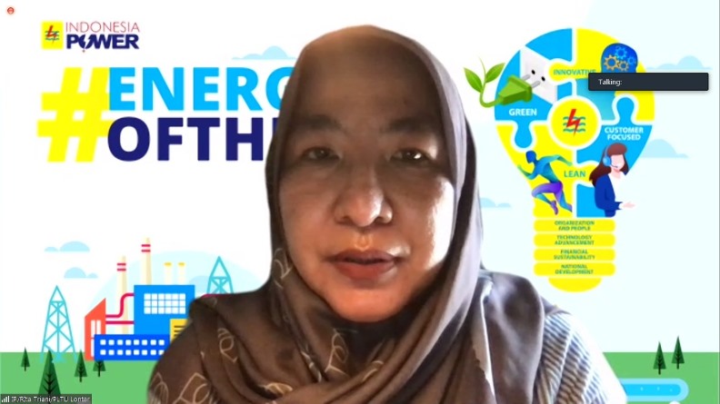 General Manager PT Indonesia Power PLTU Banten 3 Lontar OMU Rita Triani,  sedang menyampaikan materinya