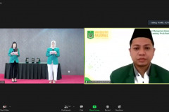 Pembacaan doa dalam pembukaan kegiatan Webinar P2P Lending Pro dan Kontra di Indonesia secara virtual