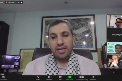 Researcher From Gaza, Palestine Dr. Syarif Syamalla saat memaparkan presentasinya dalam kegiatan International Talk “Palestine: Post Ceasefire, International Response” pada Kamis, (27/5) melalui aplikasi zoom meeting
