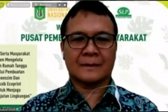 Moderator Drs. Gautama Wisnubudi, M.Si., dalam webinar PPM UNAS "Peran Serta Masyarakat dalam Mengelola Limbah Rumah Tangga Melalui Pembuatan Ecoenzim dan Teknik Ecoprint untuk Menjaga Keberlanjutan Lingkungan" kerjasama dengan Kantor Walikota Jakarta Selatan, Jumat (22/10/2021)