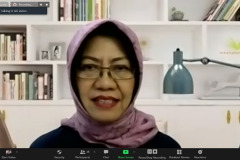 Peneliti Senior LIPI, Prof. Dr. R. Siti Zuhro, M.A. sedang memberikan materinya dalam  kegiatan  Webinar 'Sains, Kekuasaan, dan Teknologi' kerjasama HIPIIS dan Unas
