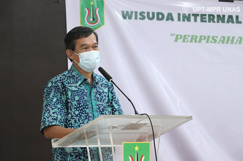 Dekan Fakultas Biologi Dr. Tatang Mitra Setia, M.Si. saat memberikan sambutan dalam acara wisuda Internal fakultas biologi Universitas Nasional pada Jumat, 19 November 2021