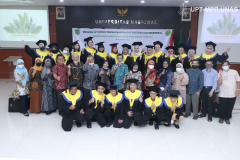Foto bersama para pimpinan fakultas, dosen dan calon wisudawan/i dalam acara wisuda Internal fakultas biologi Universitas Nasional pada Jumat, 19 November 2021