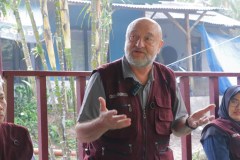 Peneliti Rutgers University/ Expert mentor Prof. Dr. Vyacheslav (Slavik) Dushenkov  saat memberikan sambutan di Resort Cikaniki, Taman Nasional Gunung Halimun Salak, Minggu, 3 Juli 2022