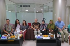 Foto bersama dalam acara Workshop On The Potential of Tropical Plants For Health di ruang seminar gedung menara Unas, Kamis 30 Juni 2022