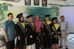pemberian penghargaan kepada mahasiswa terbaik fakultas biologi, pada acara yudisium fakultas Biologi, di Ruang Seminar UNAS, Jakarta (18-4).