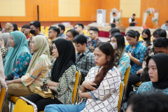 Para lulusan dalam kegiatan Yudisium Fakultas Ekonomi dan Bisnis Semester Genap Tahun Akademik 2022/2023, di Aula Unas, Sabtu, 14 Oktober 2023.