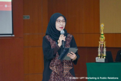 Dekan FTKI Dr. Septi Andryana, S.Kom. MMSI. memberikan sambutan dalam acara Yudisium kelulusan sarjana FTKI di Ruang Aula Blok 1 Lt. 4 Unas, Sabtu, 3 Juni 2023