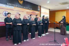 FTKI Choir saat menyanyikan lagu "Semangat Membangun FTKI" dipimpin oleh Dekan FTKI