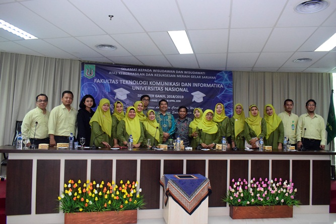 foto bersama dosen dilingkungan FTKI UNAS,  di acara yudisium FTKI, di Menara UNAS, Ragunan, Jakarta, Senin (15-4)