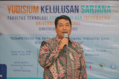 Guru-Besar-FTKI-Prof.-Dr.-Iskandar-Fitri-S.T.-M.T-Dalam-Memberikan-Orasinya-di-Yudisium-FTKI