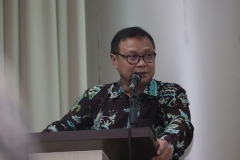 Wakil Direktur Sekolah Pascasarjana Dr. Firdaus Syam, M.A.