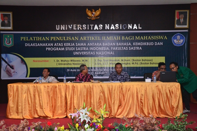 Fakultas Sastra Indonesia Gelar Pelatihan Penulisan Artikel Ilmiah