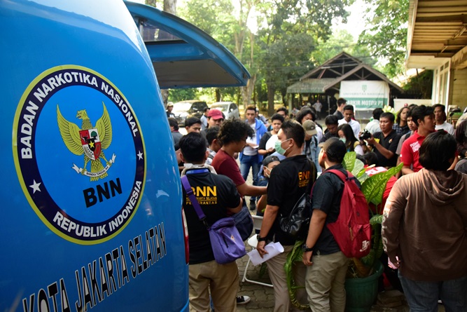 UNAS bekerjasama dengan BNN, Polda Metro Jaya dan Polres Jaksel merazia mahasiswa sebagai bentuk komitmen UNAS memberantas narkoba