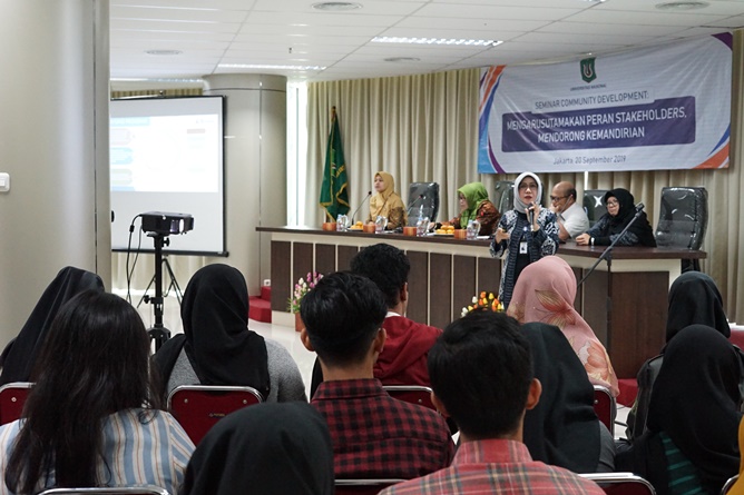 Seminar Community Development "Mengarusutamakan Peran Stakeholder s, Mendorong Kemandirian"