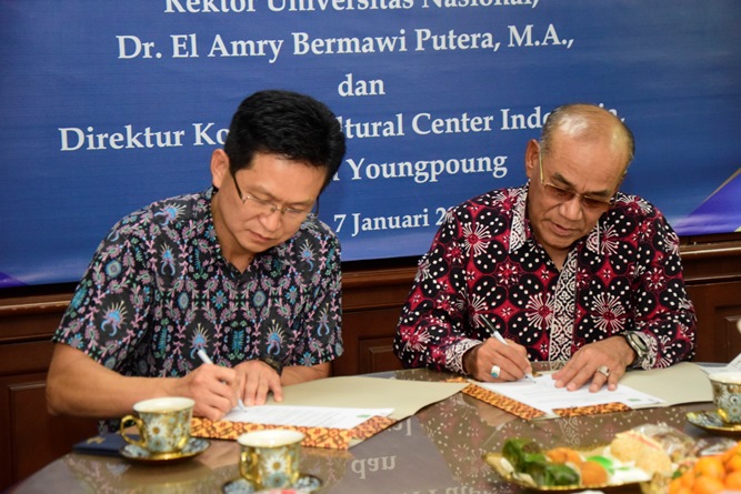 Penandatanganan Memorandum Of Understanding antara Rektor Universitas Nasional Dr. El Amry Bermawi Putera, M.A. dengan Direktur Korean Cultural Center Indonesia Mr. Chun Youngpoung