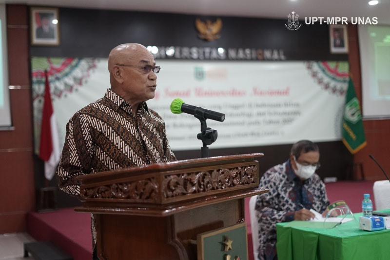 Rektor Universitas Nasional Dr.Drs. El Amry Bermawi Putera, M.A. saat membacakan laporan akuntabilitas kinerja periode 2017-2021