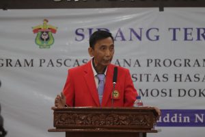 Dosen Program Studi Sastra Indonesia Universitas Nasional, Dr. Tadjuddin Nur, S.S., M.M. saat memaparkan Disertasi nya