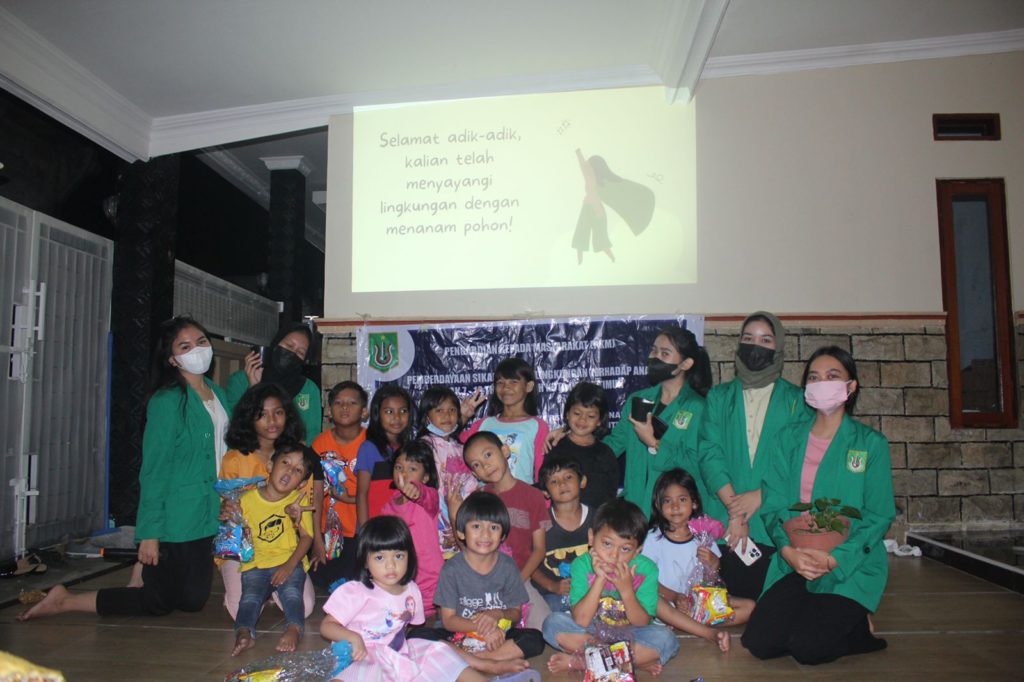 Mahasiswa Ilmu Komunikasi UNAS Ajak Anak-anak di Depok Lebih Peduli Lingkungan