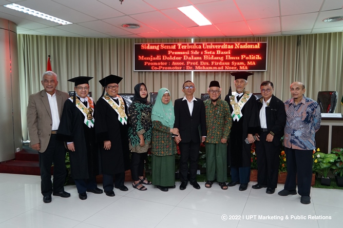 Jadi Doktor Bidang Ilmu Politik