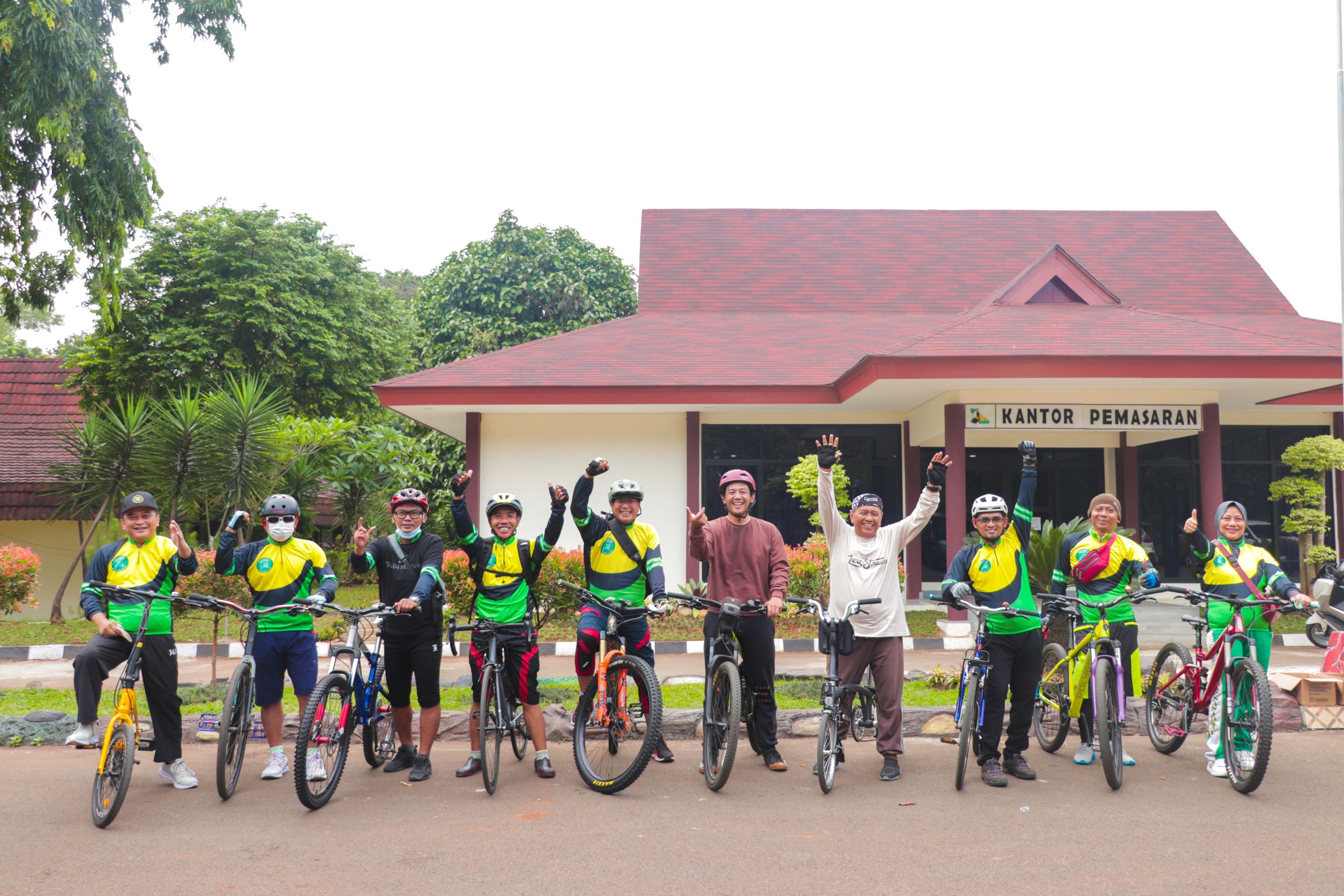 Unas Resmikan Klub Sepeda (UCC) di Bumi Perkemahan Cibubur
