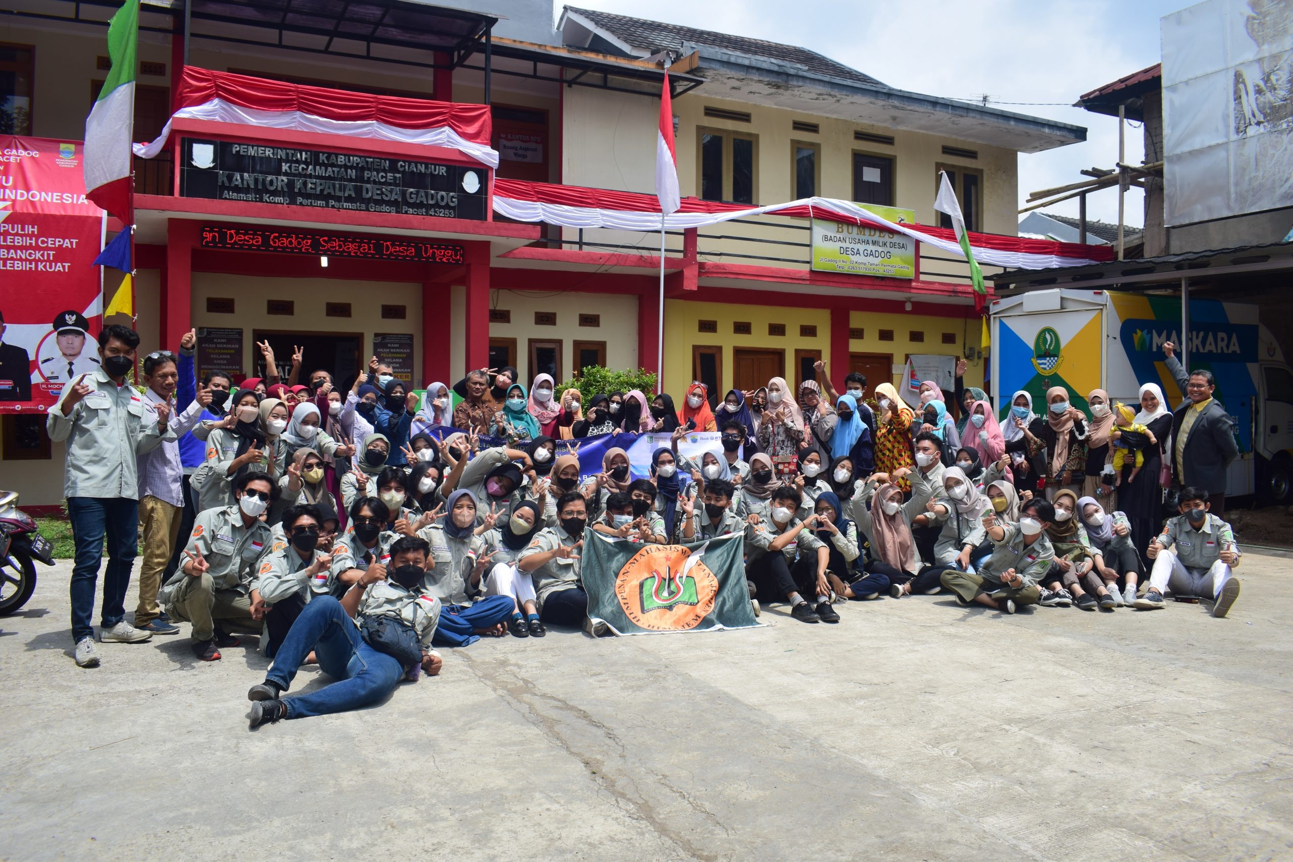 Terjun Langsung Ke Masyarakat, HIMAJEM Kolaborasi Dengan FEB Lakukan PKM di Desa Gadog, Cianjur